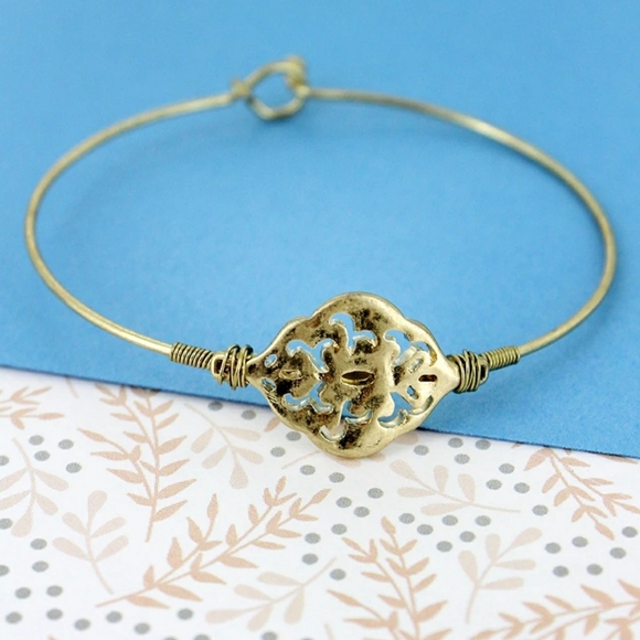 Crave Jewelry - 🌻5/$25🌻Simple, Stylish Metal Geo Bracelet